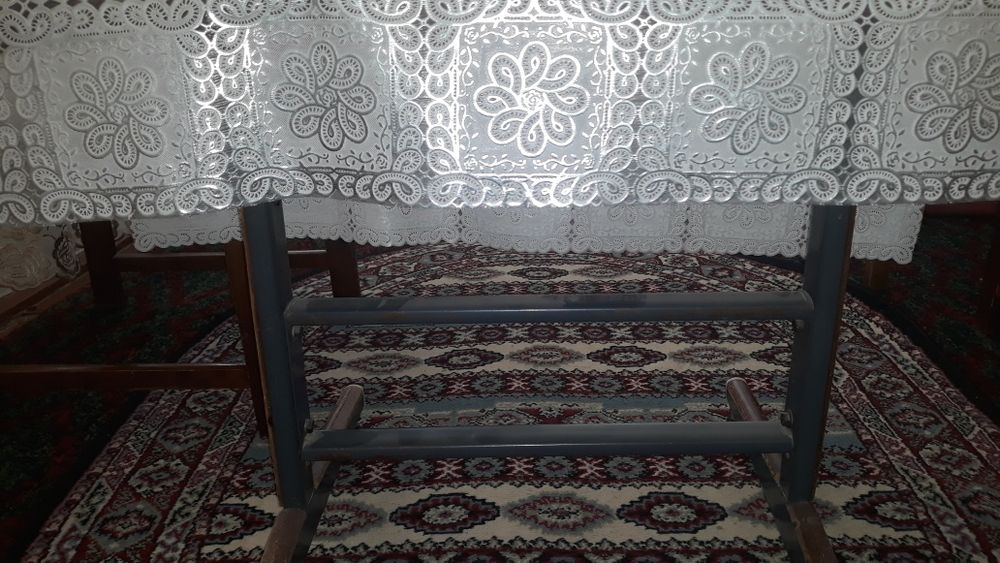 Телевизор подставкаси сотилади