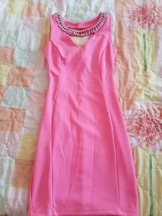 Красива  розова рокля