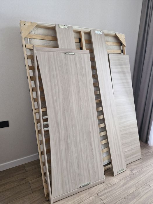 Отдам кровать с матрасом б/у