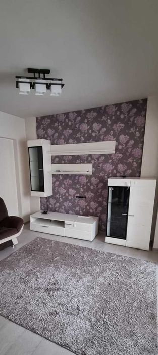 Închiriez apartament