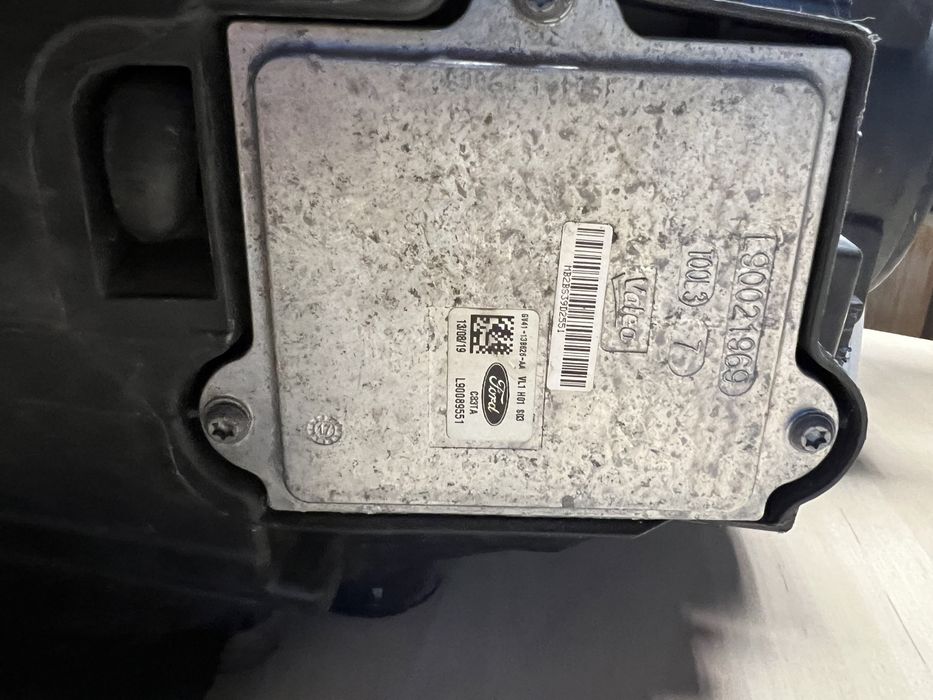 Vand far dreapta xenon Ford Kuga 2018