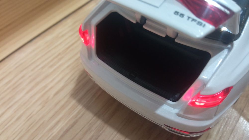 Продам машинку Ауди как настоящия