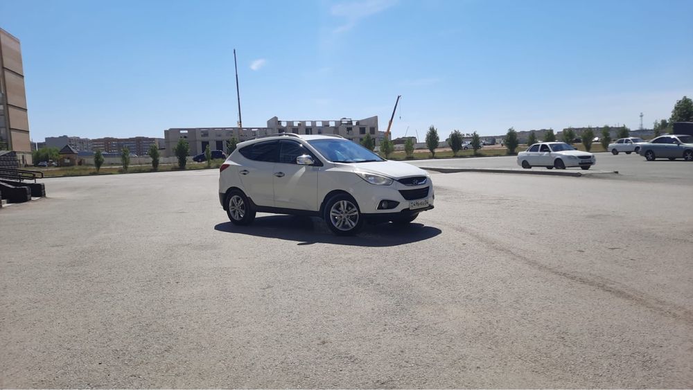 Продам машину Tucson 2012 года