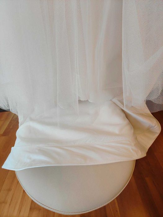 Rochie de mireasa din colectia Rosa Clara, cu trena medie, alb ivory.