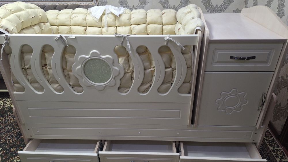 Крават ичидаги хамма нарсаси билан