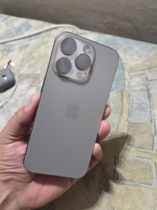 IPhone 15 pro 256 gb