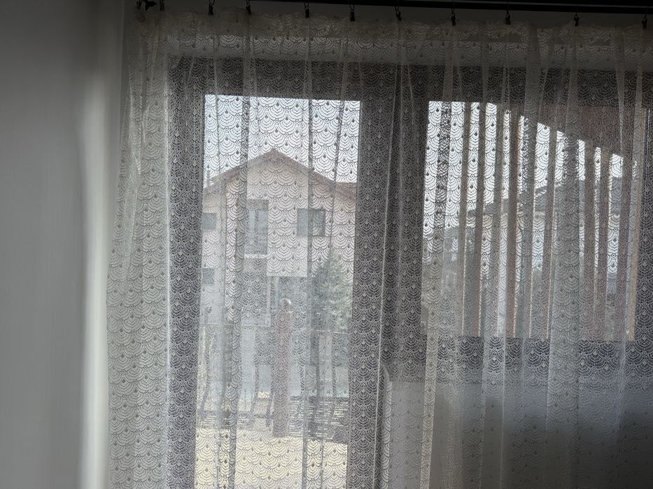 Perdea alba cu model fin