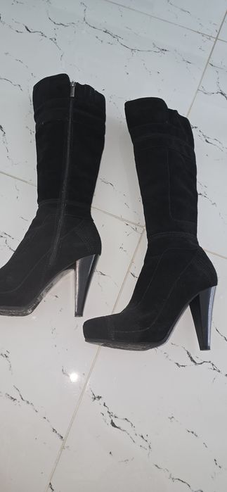 Cizme inalte piele intoarsa