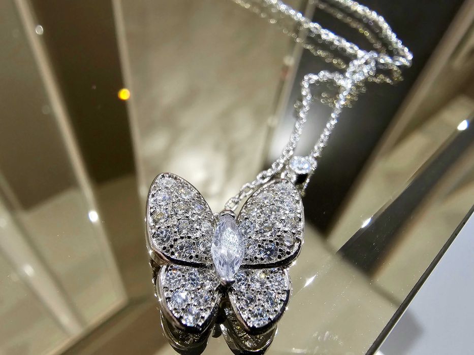Van Cleef & Arpels VCA Silver Diamond Two Butterfly Дамско Колие