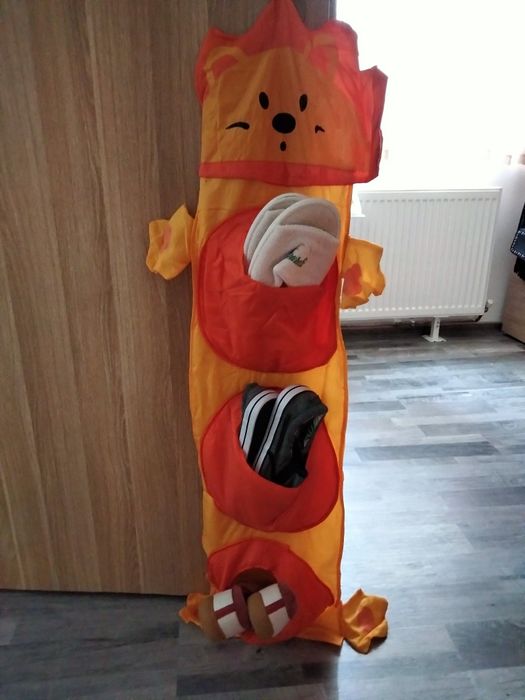 Cizme,ghete din piele50 lei,converse noi 25 lei,pantofi gală 50 lei.