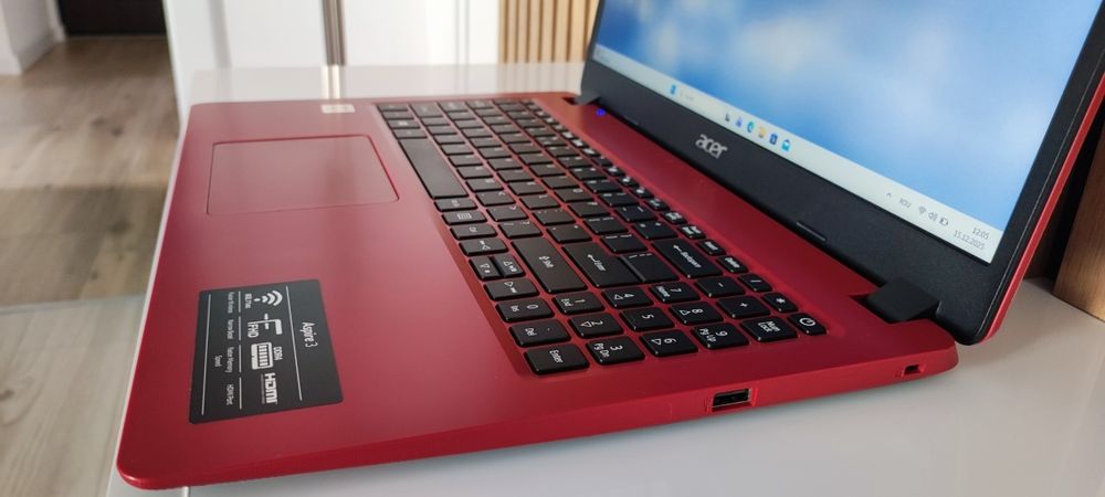 Vand Laptop Acer Aspire 3.  I3

Intel Core i3 10th Gen
8GB RAM DDR4
SS