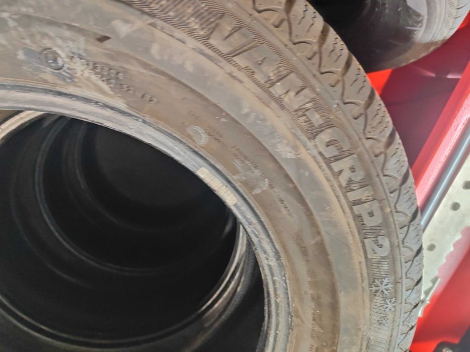 4бр.зимни гуми 235/65/16C Semperit