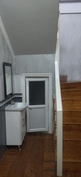 Узбекистанская:2,7-соток.Продаётся дом.