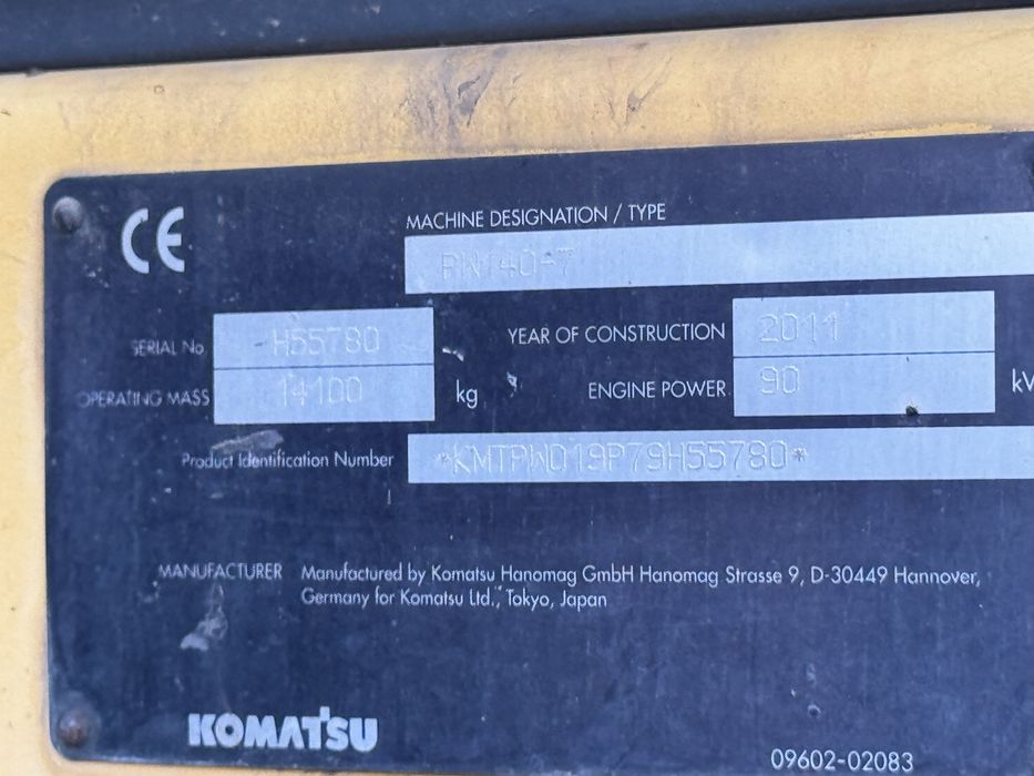 Excavator komatsu pe roți