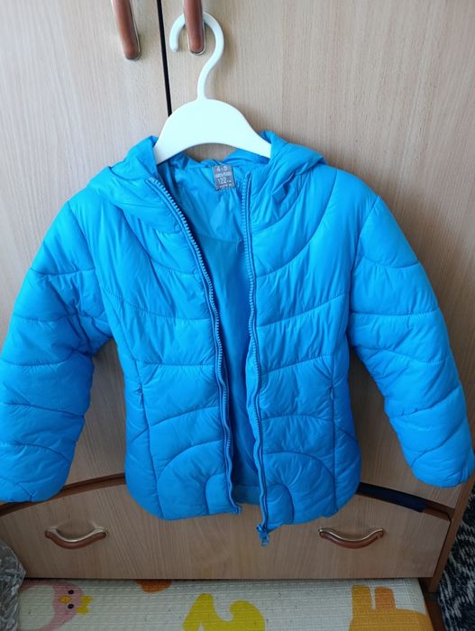 Продам детские куртки