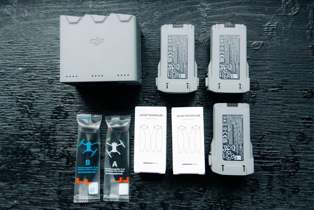 В продаже дрон DJI Mini 5 pro Combo комплект. Комбо мини 5 про.