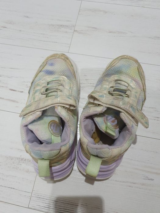 Продам детскую обувь