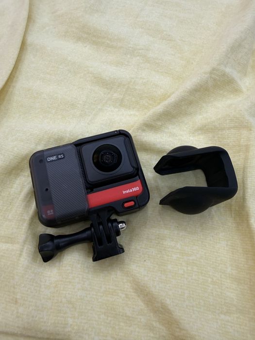 Insta360 ONE RS — полный комплект