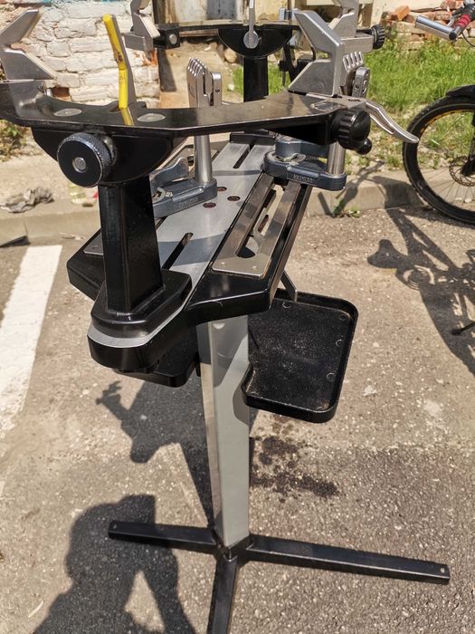 Aparat de racordat rachete de tenis