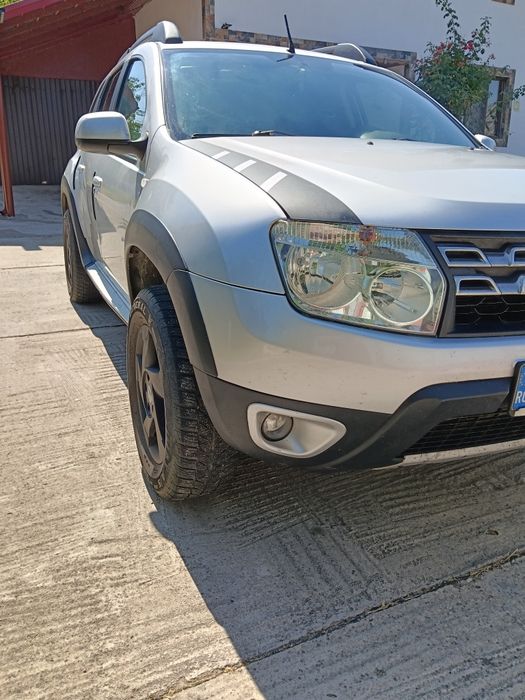 Vând Dacia Duster anul 2010 ptret 4.800 euro negociabil