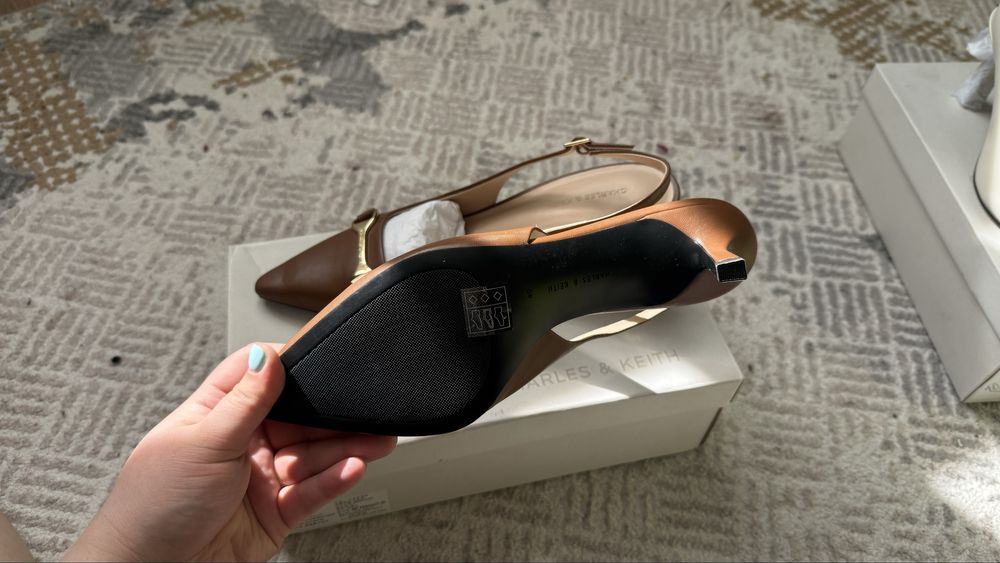 charles and keith (узкий каблук )