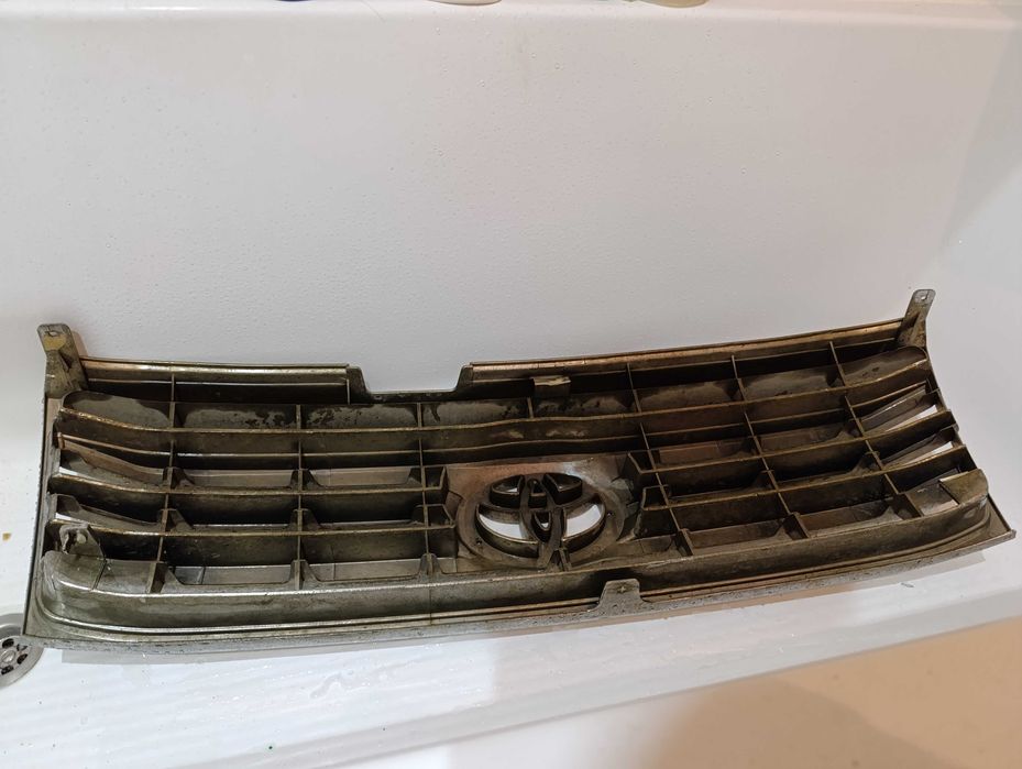 Решетка передняя лендкрузер 100