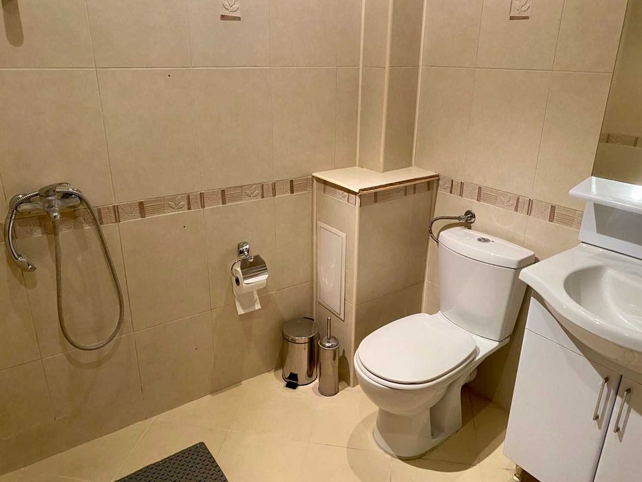 Дава се под наем Тристаен апартамент в Варна, Базар Левски - 100 кв.м за 612 € - Снимка #8