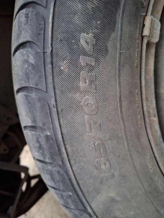 Продам 2шт летних шин срочно