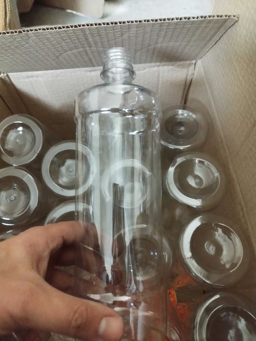 Нови празни опаковки за разливане на бои, метални и пластмасови