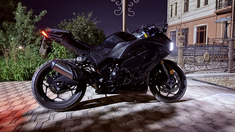 Qora Ducatti 400cc