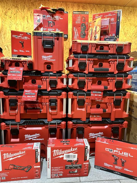 Milwaukee Оригинал Акумуляторым 2 шт по 5 Ампер