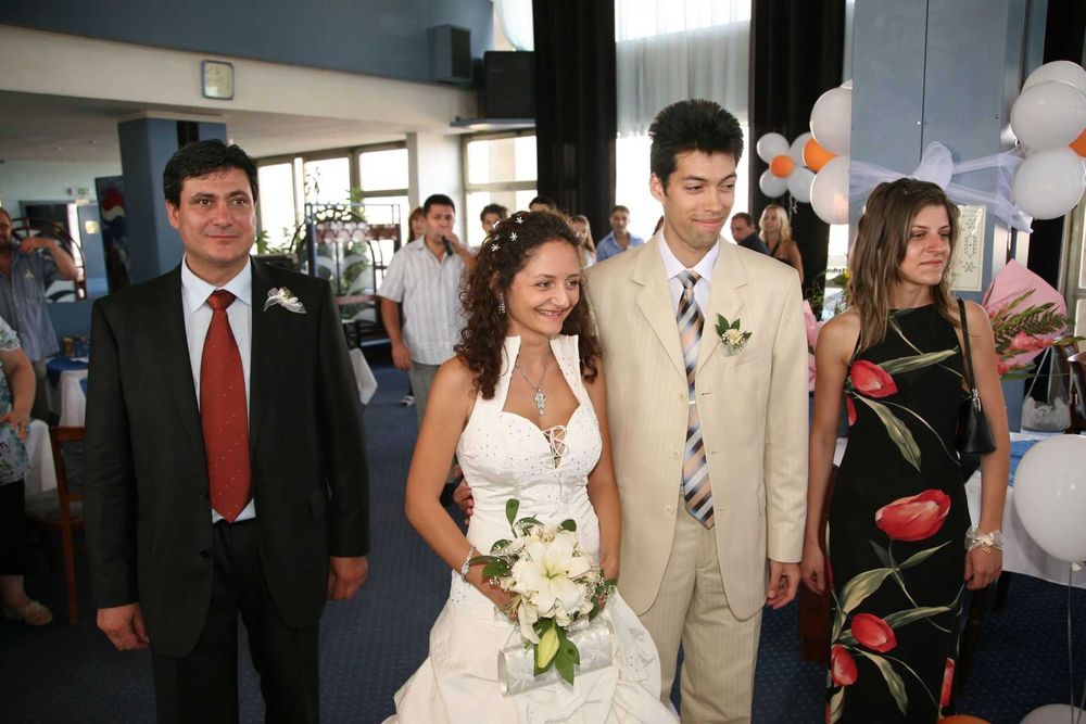 DJ, Водещ сватби и всякакви тържества.