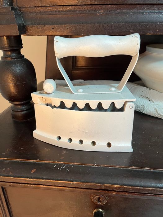 Утюг советский новый чугунный