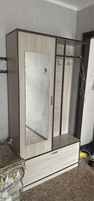 Продам прихожая шкаф