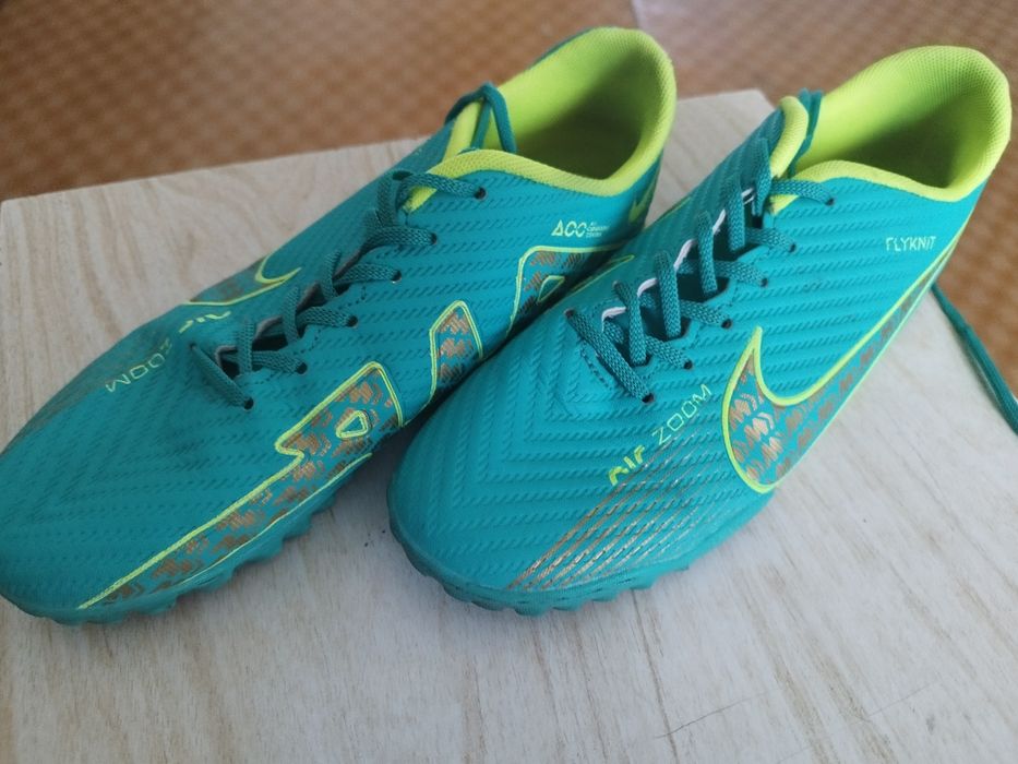 Бутсы NIKE(футзал) 39 размер