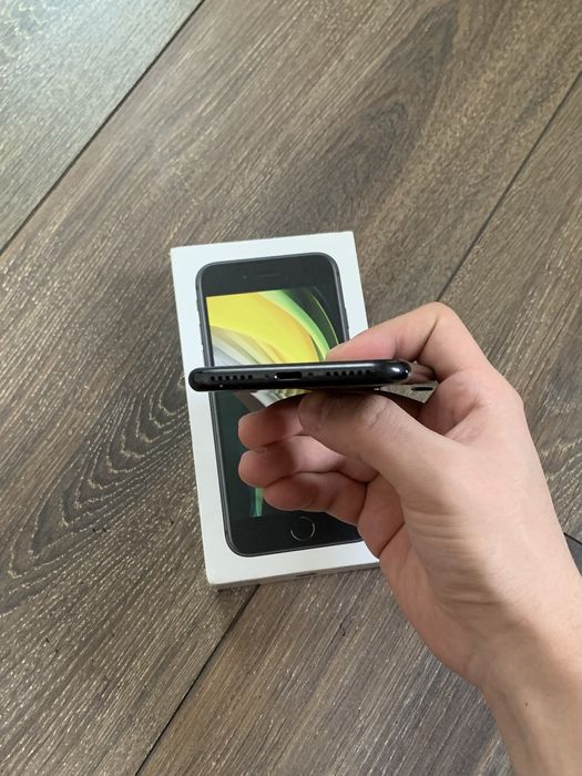iPhone se 2020 black