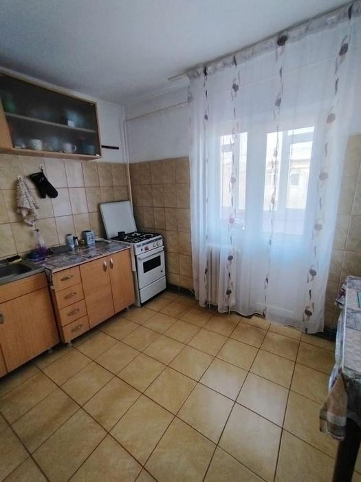 Cameră de închiriat în apartament - 150 de euro