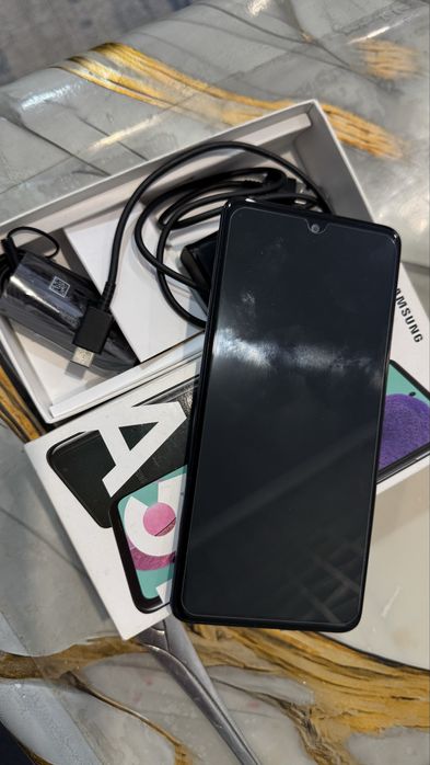 Продам телефон почти новый