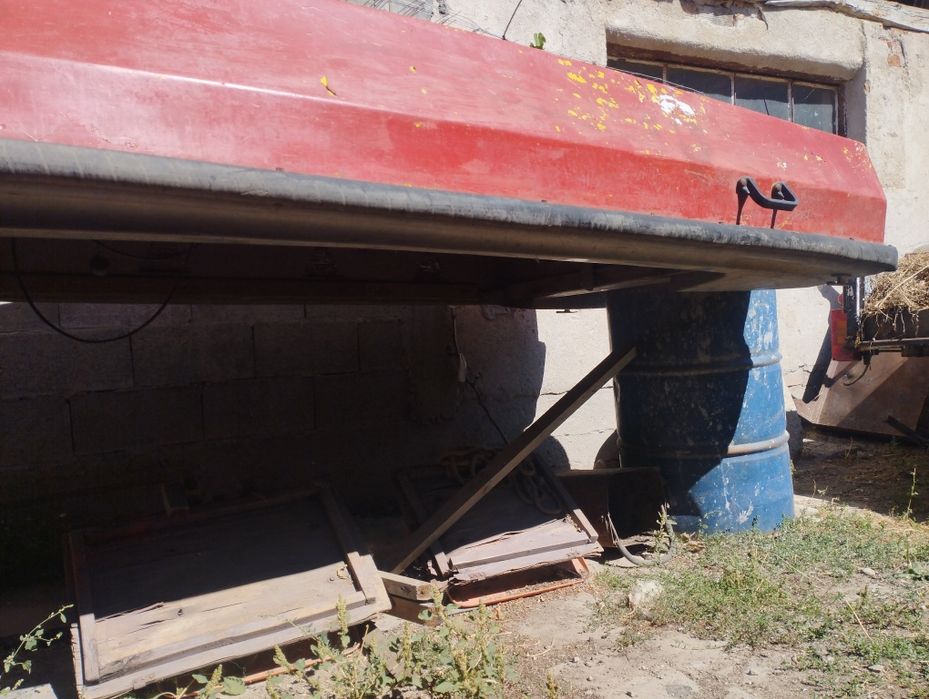 Лодка стъклопласт