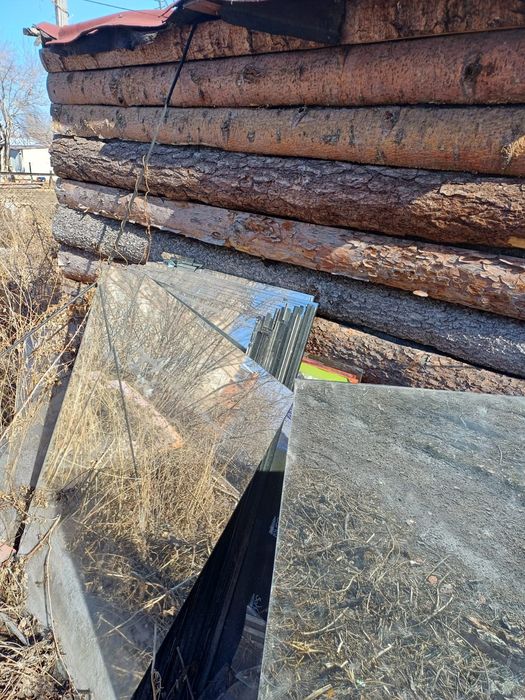 Зеркала    большие.