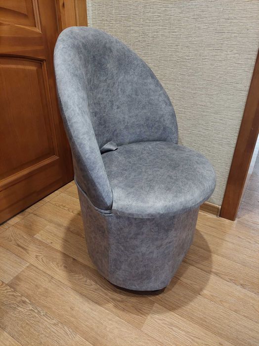 Продаются кресла и пуфик