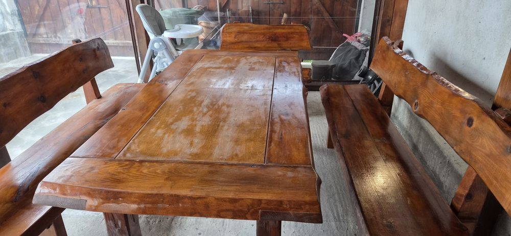 Маса с пейки от масивно дърво