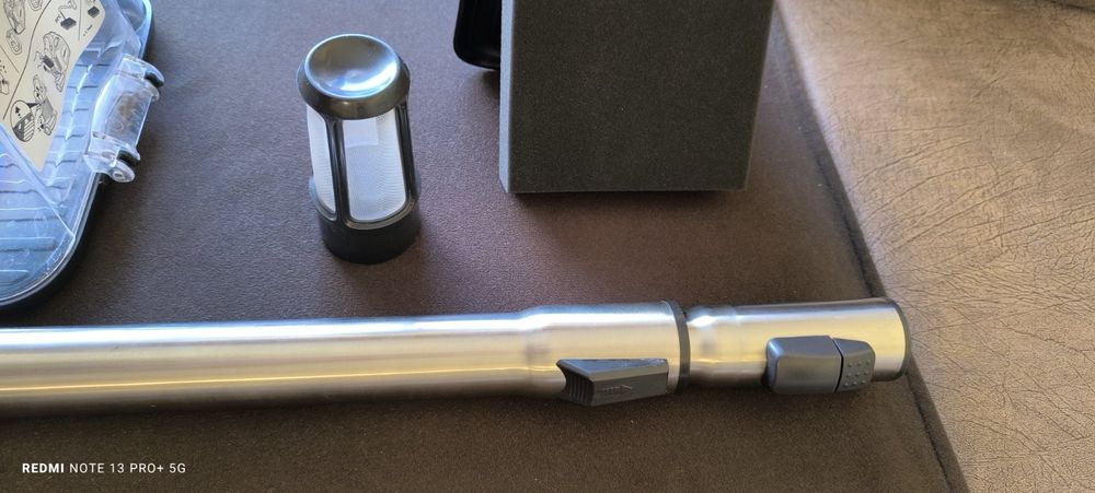 Продавам прахосмукачка AEG като нова!