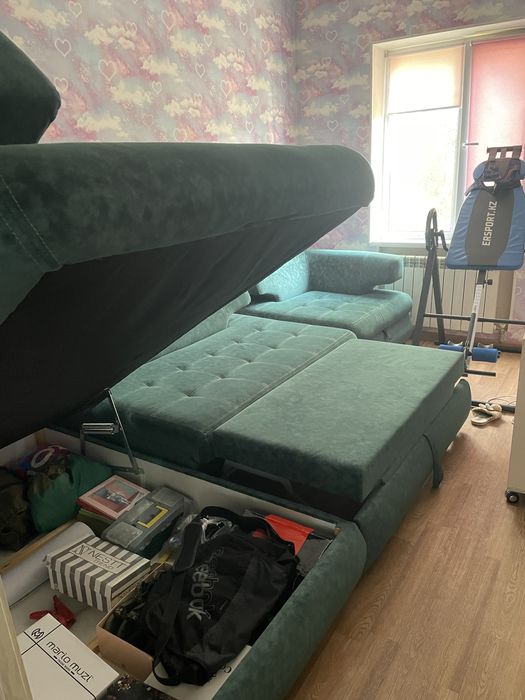 Продаётся угловой диван (Россия)