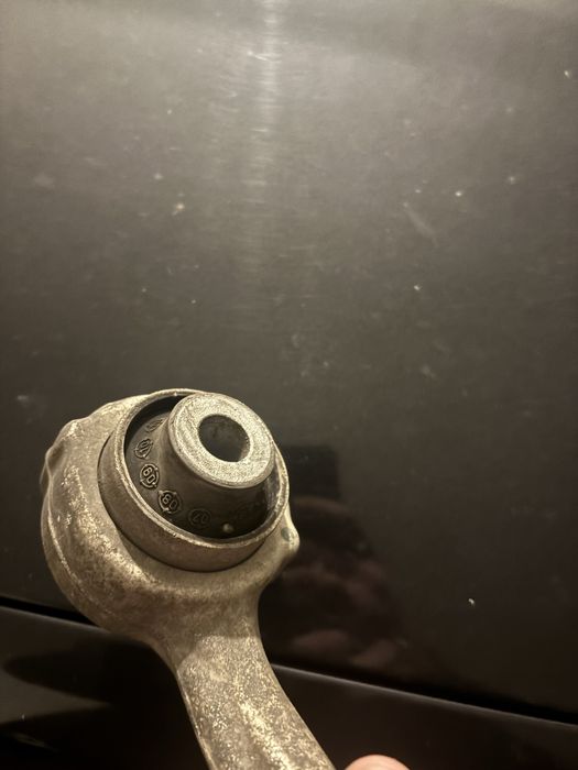 Два долни предни носача за Mercedes c класа w204