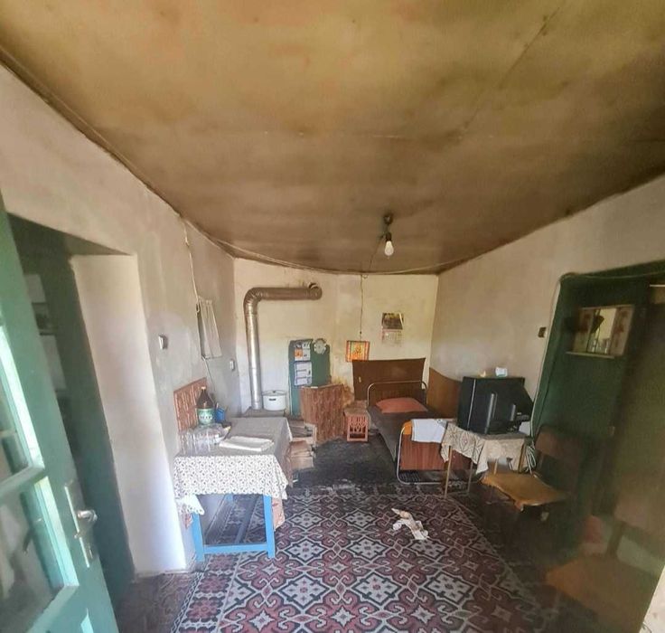 Двуетажна къща в село Долна Липница