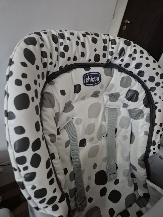 Scaun masa chicco + cadou leagăn electric