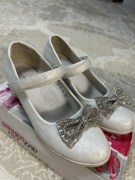 Детские нарядные туфли