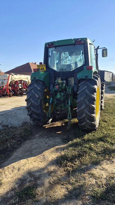 De Vanzare John Deere 6400
