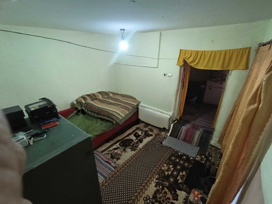 Продавам къща с дворно място